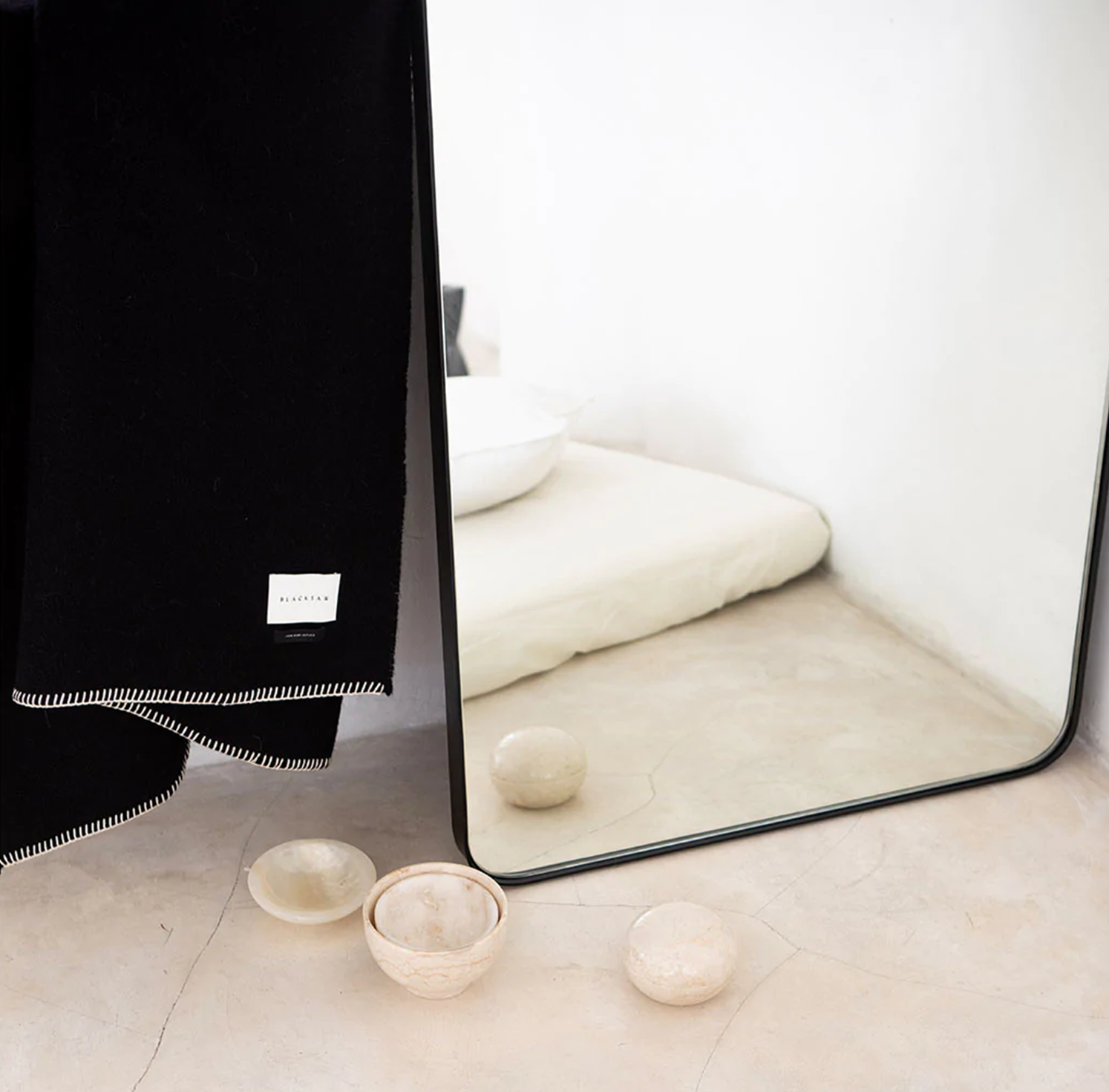 Judd Solid Throw - Black