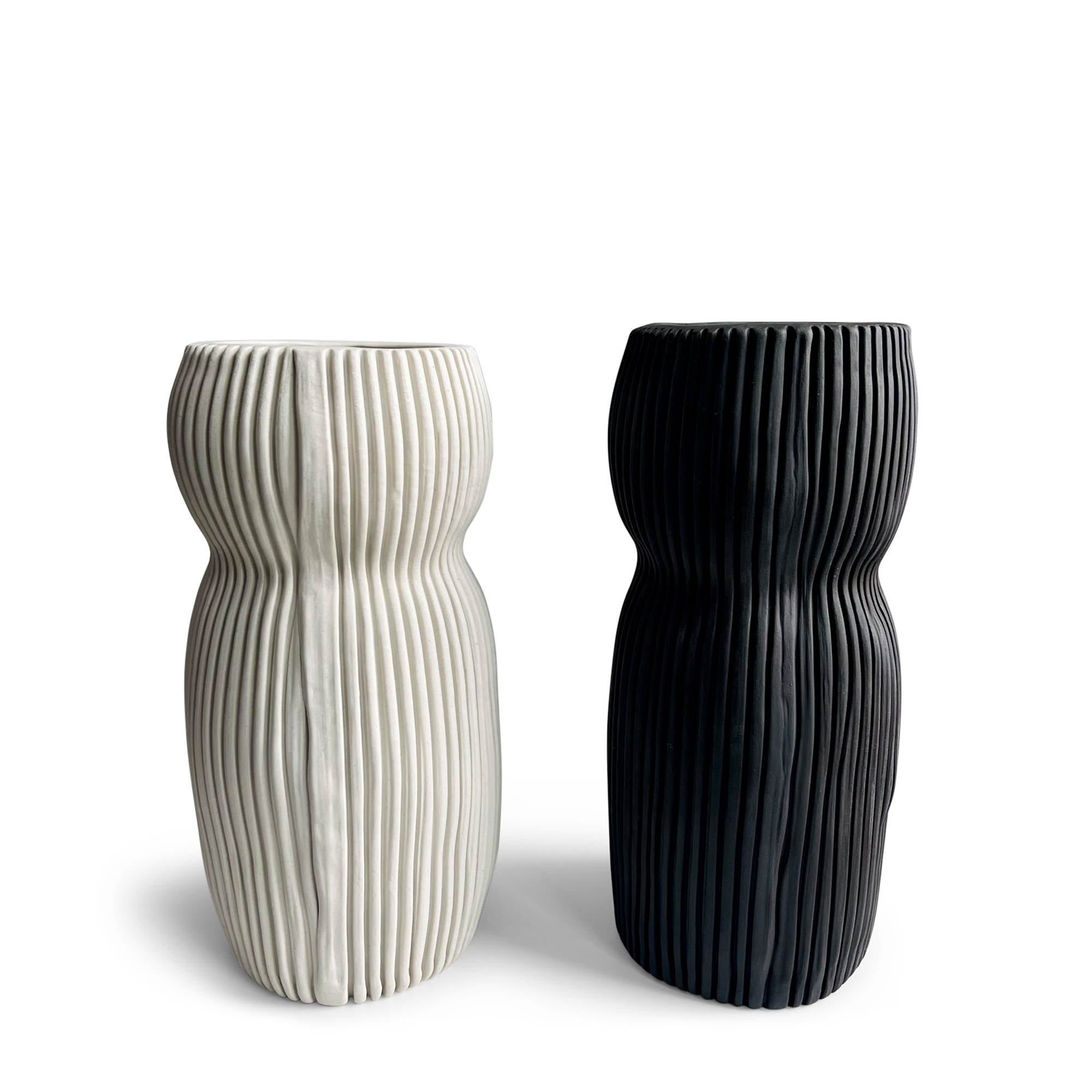 Round Curvy Vase - White