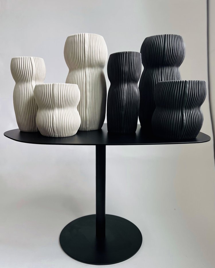Round Curvy Vase - White