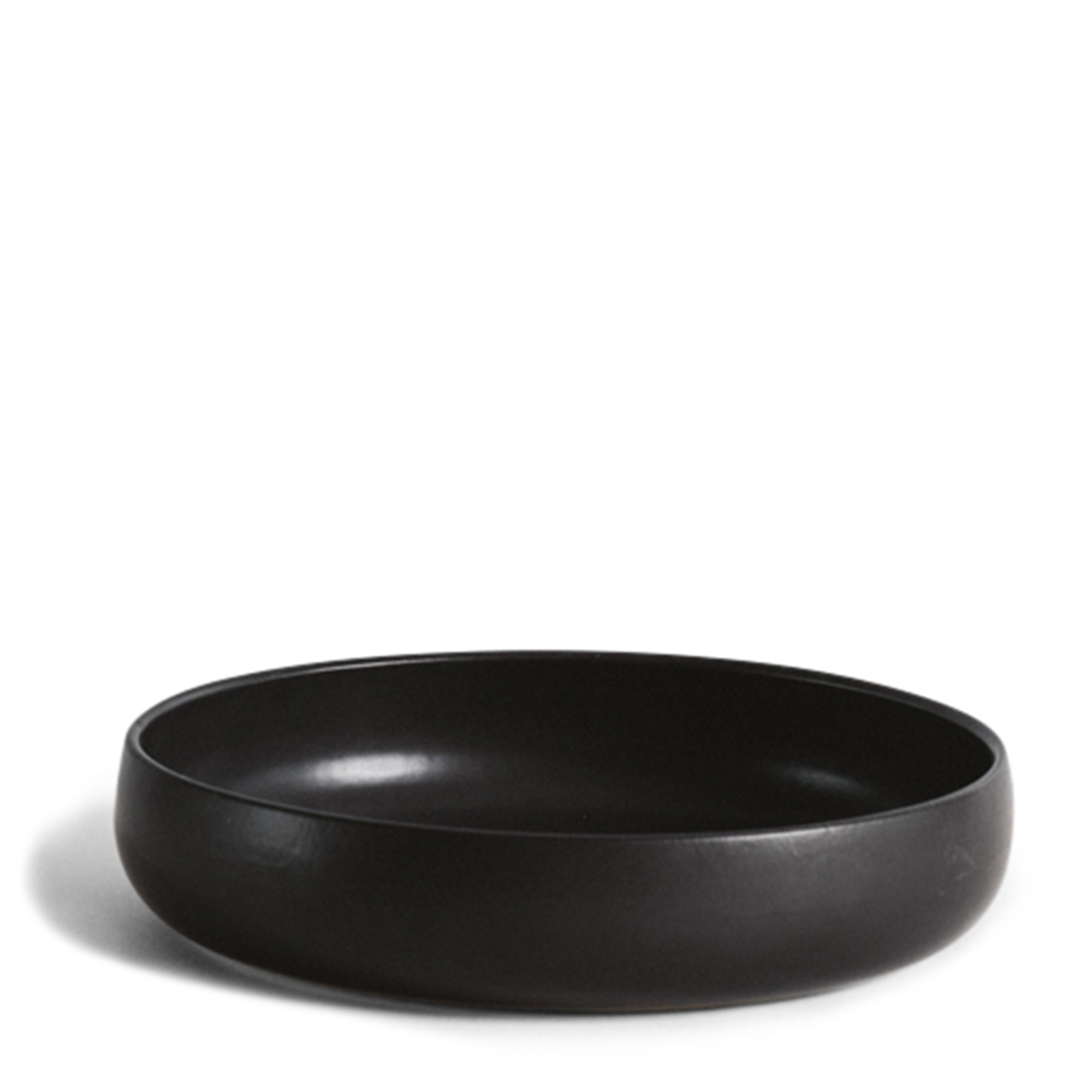 Black stoneware pasta bowl, Edan, perfect for serving pasta dishes or hearty salads. Sleek design, ideal for both everyday use and special occasions.