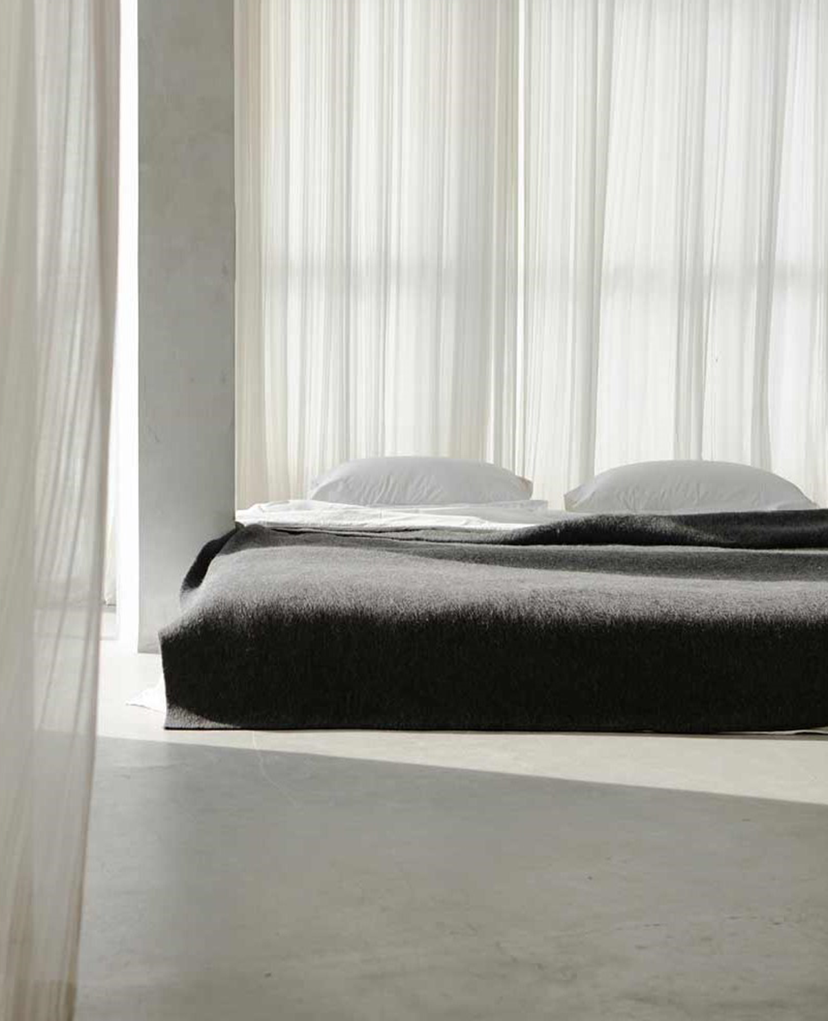 Siempre Oversized Recycled Throw - Black