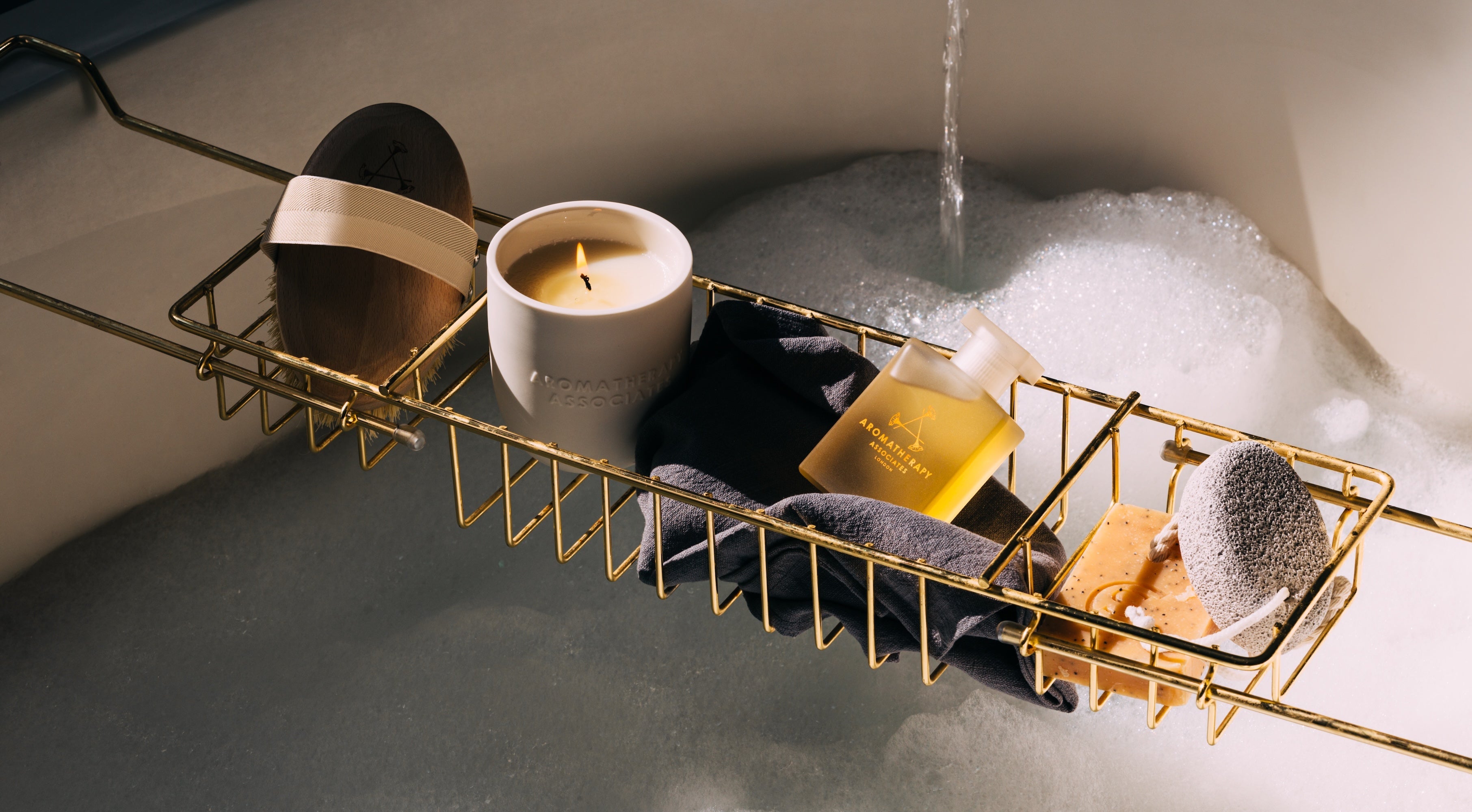 relaxing, modern bathroom