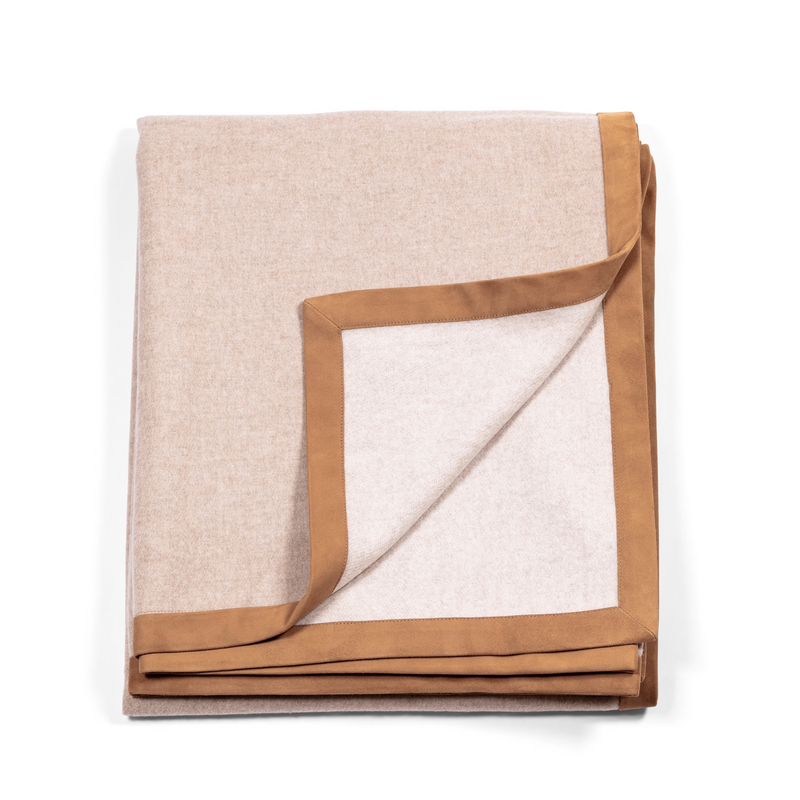 Luxurious and soft beige throw, made of cashmere, with exquisite suede edges.