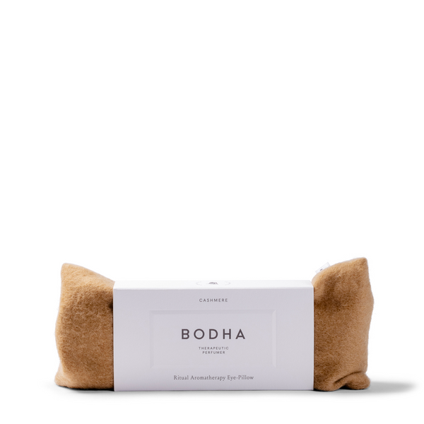This soothing eye pillow combines natural scents with relaxing muscles around eyes, featuring delicate aesthetics in the inviting hue of camel cashmere.