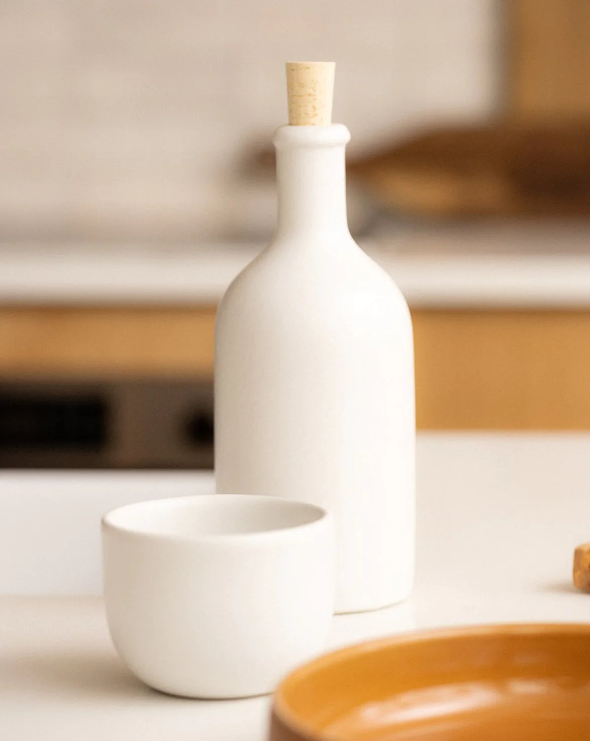 Stoneware Olive Oil Bottle Brutto - White