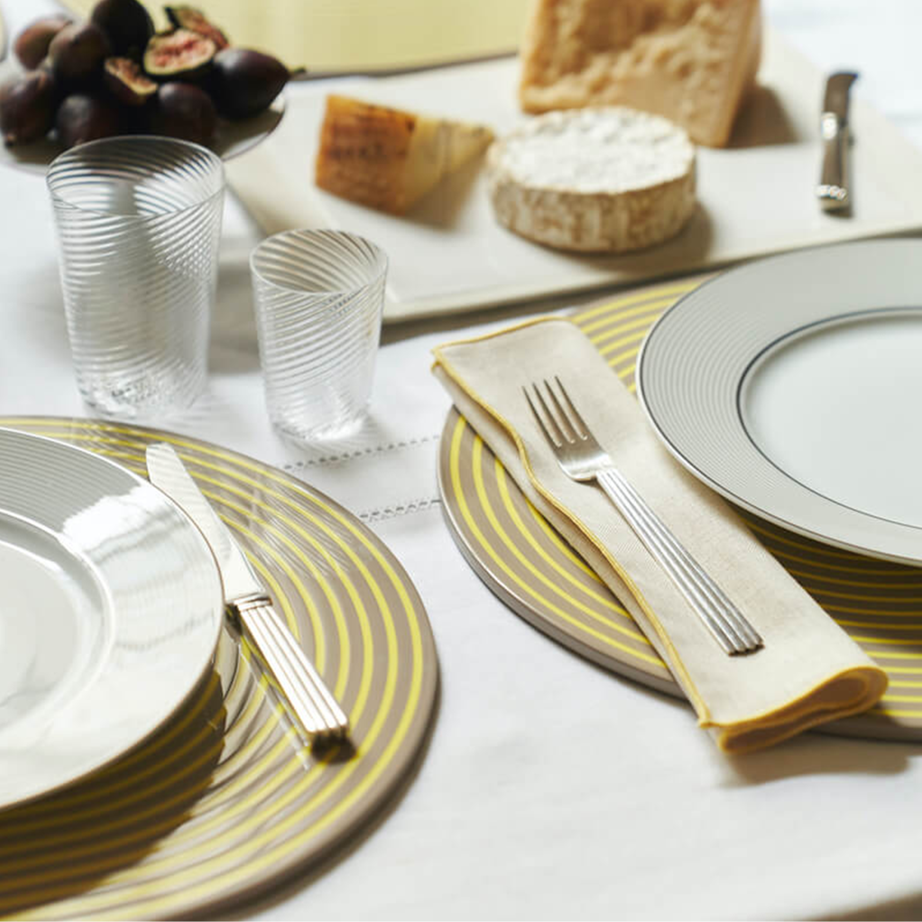Lacquer Placemat - Grey + Yellow